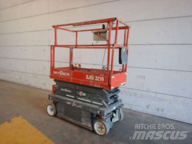 SkyJack SJ3219 Ollós emelők