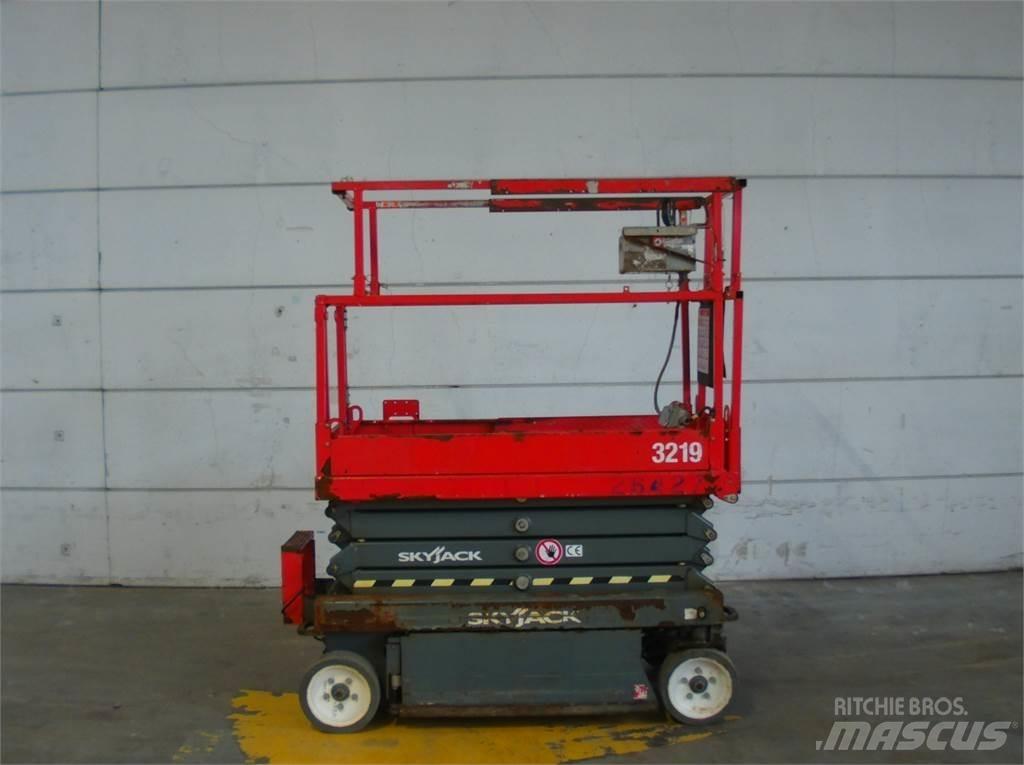 SkyJack SJ3219 Ollós emelők