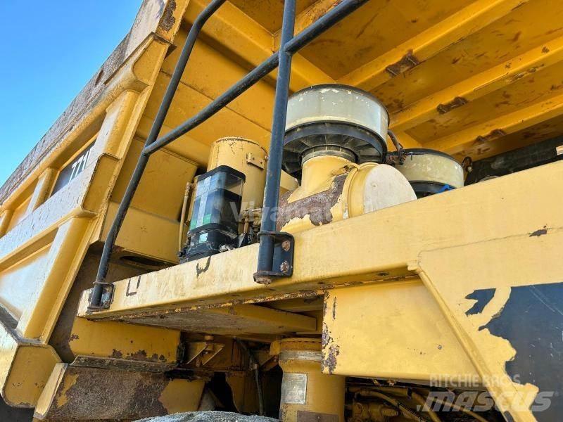 CAT 771D Nehézdömper