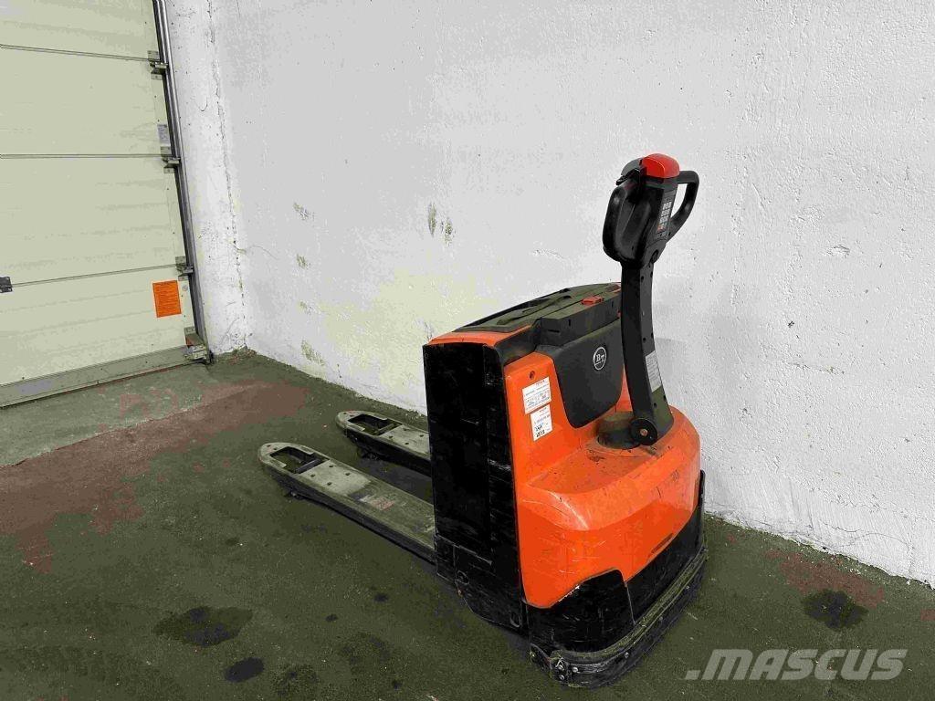 BT LWE 200 Alacsony emelőkocsi
