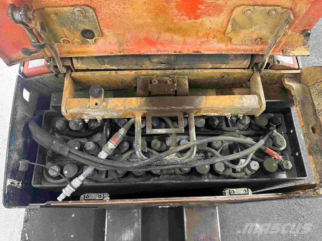 Toyota LPE 200 Alacsony emelőkocsi