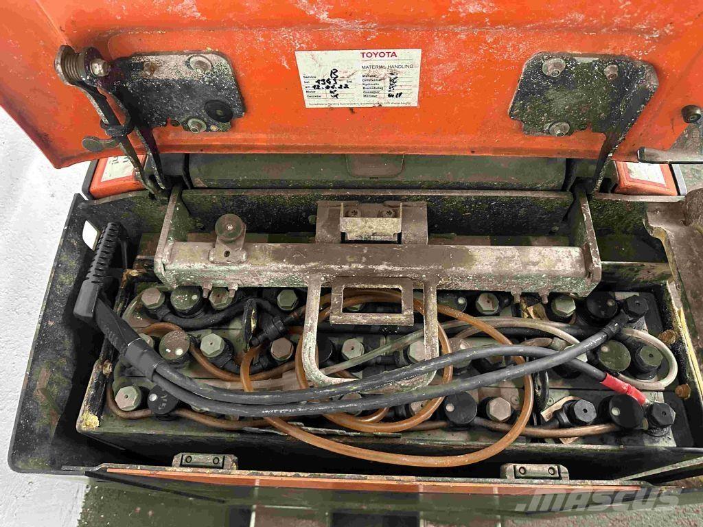 Toyota LPE 200 Alacsony emelőkocsi