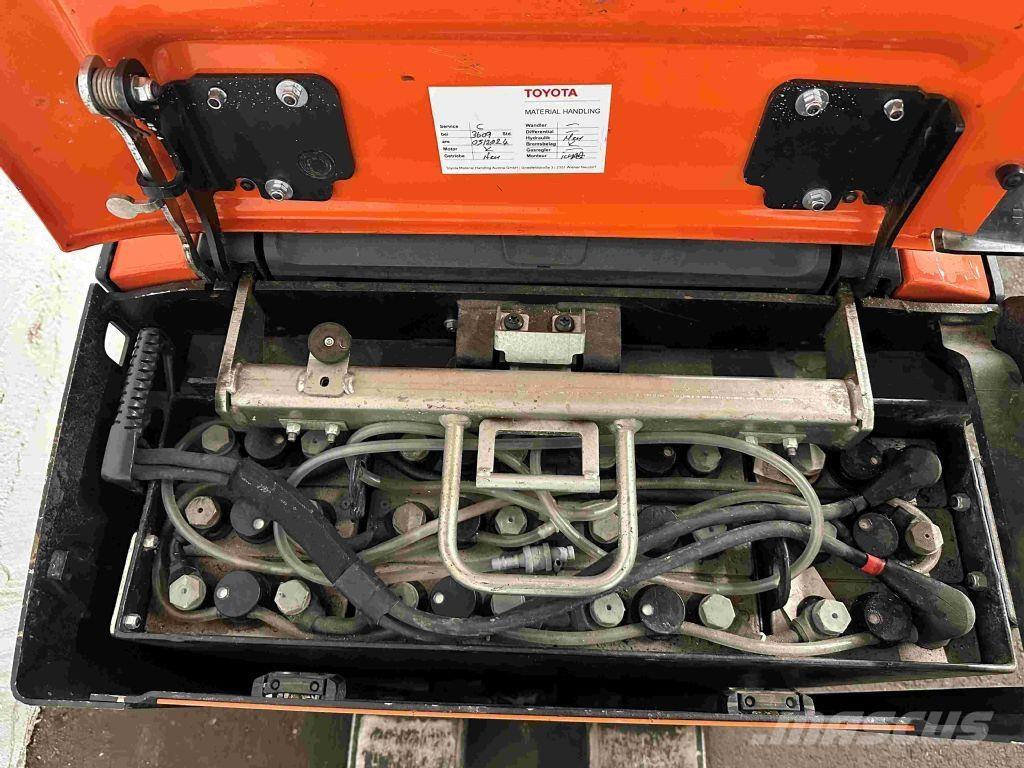 Toyota LPE 200 Alacsony emelőkocsi