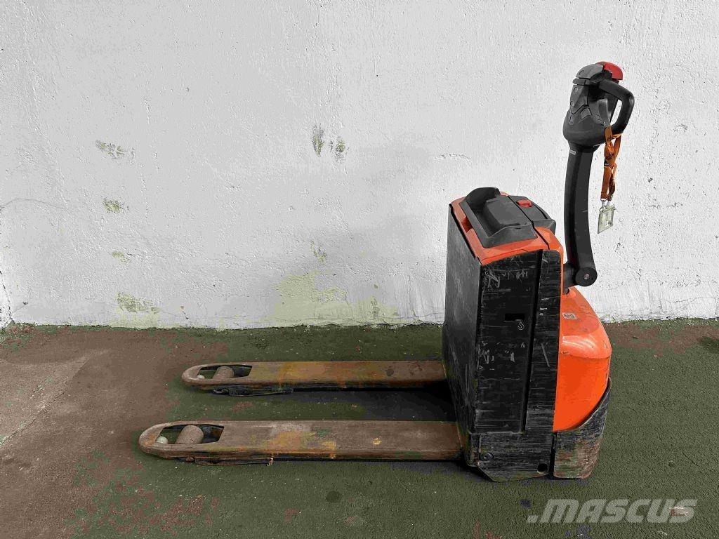 Toyota LWE 140 Alacsony emelőkocsi