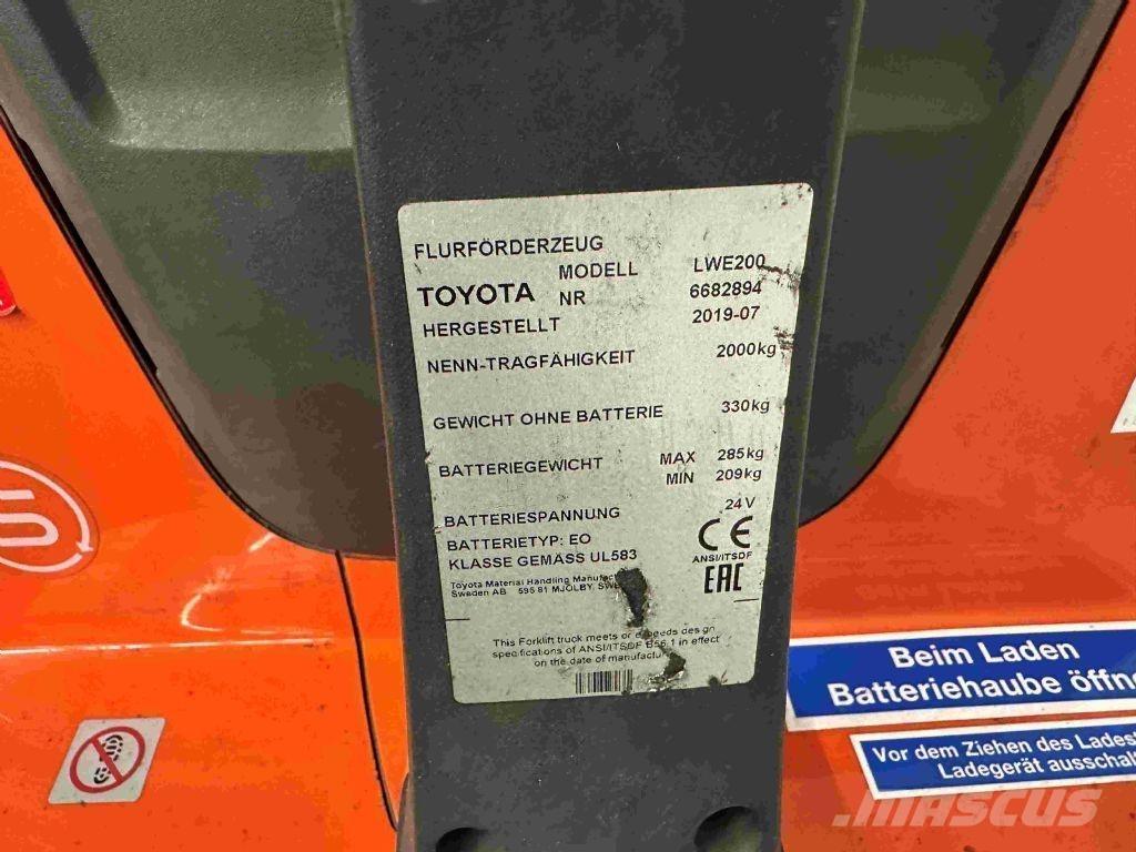 Toyota LWE 200 Alacsony emelőkocsi