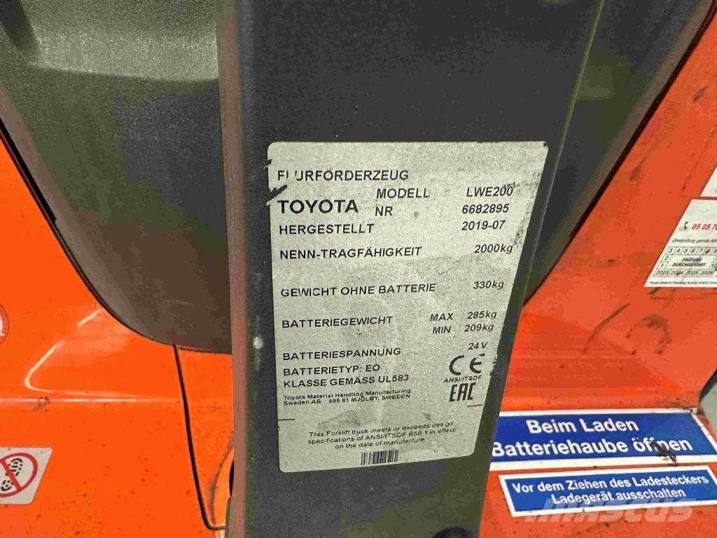 Toyota LWE 200 Alacsony emelőkocsi