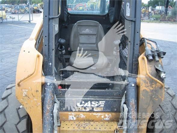 CASE SV250 Kompaktrakodók