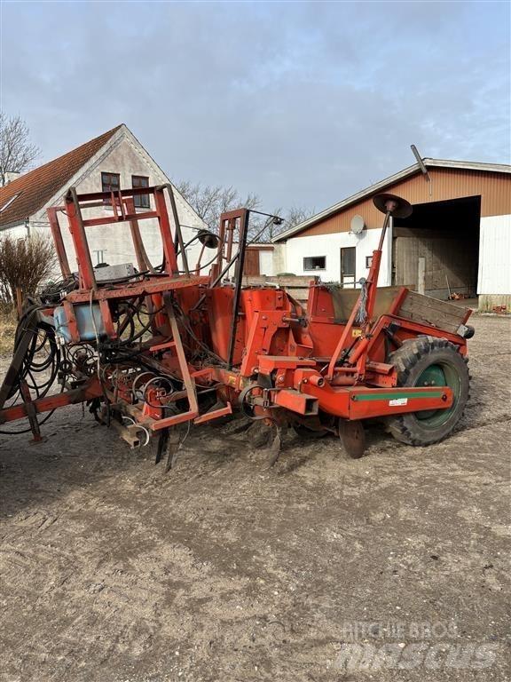  - - - Szemenként vetőgépek