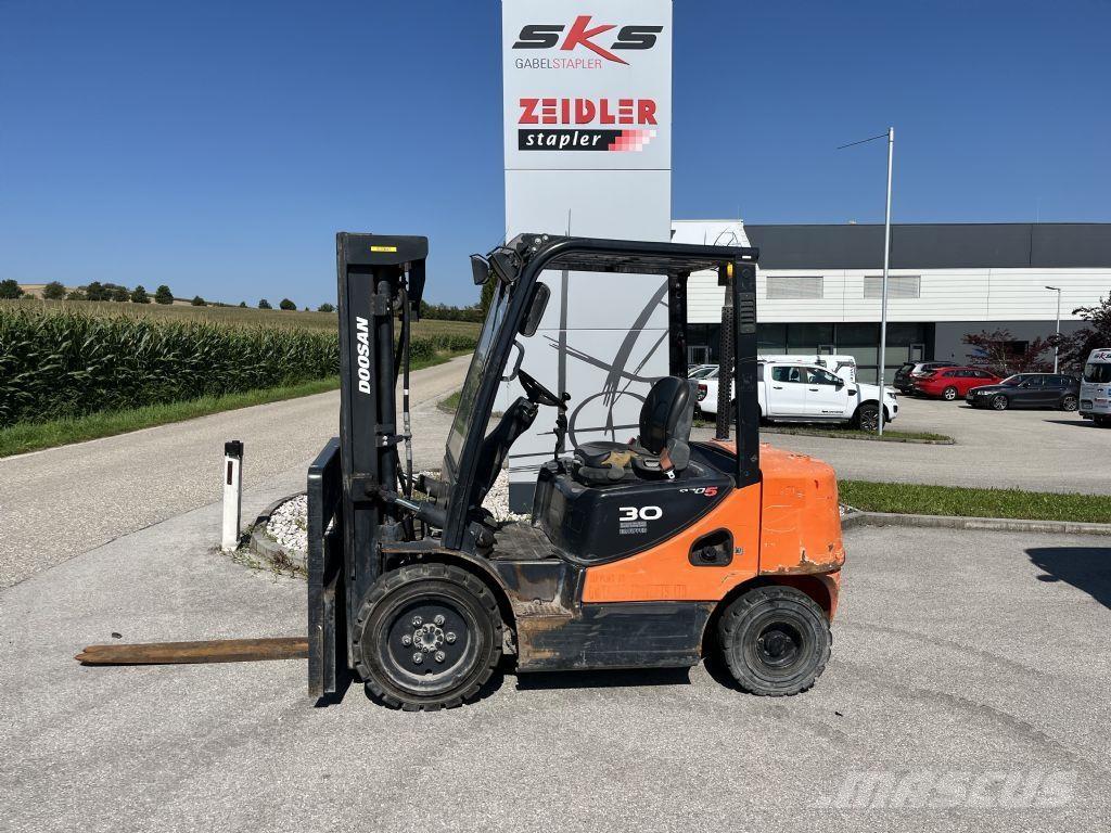 Doosan D30S-5 Dízel targoncák