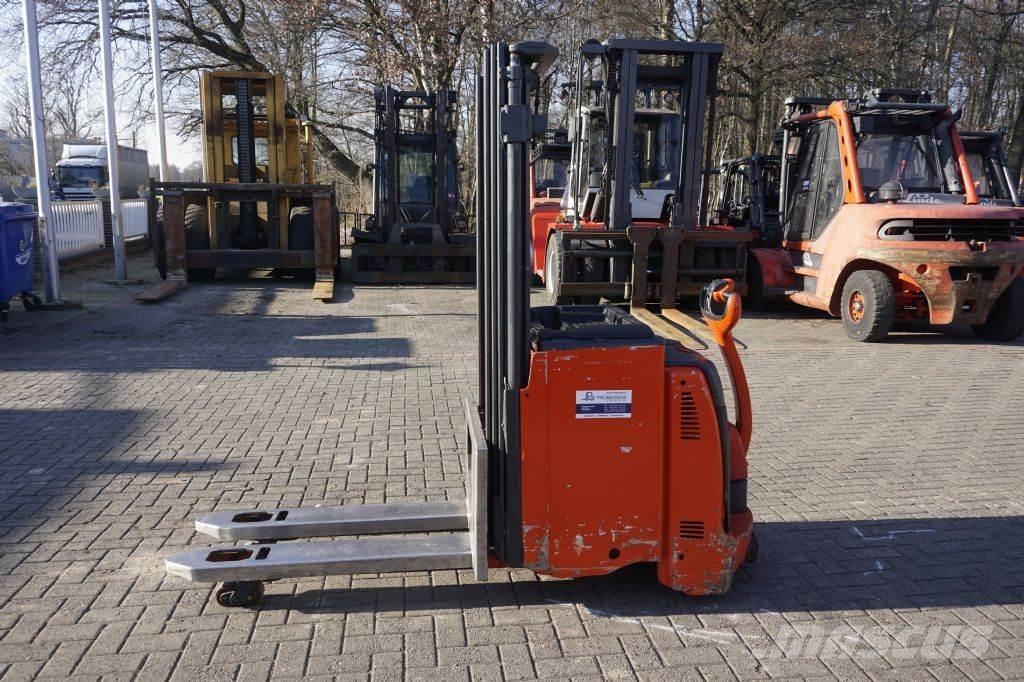 Linde D12 Gyalogkíséretű targonca