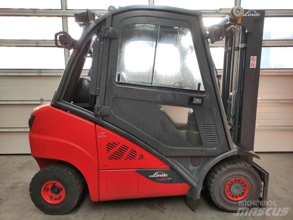 Linde H25T-02-392 EVO Gázüzemű targoncák
