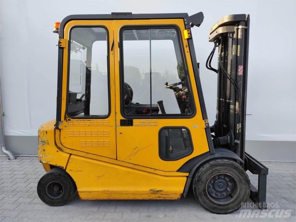 Om-Pimespo XE40 Elektromos targoncák