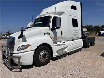 International LT625