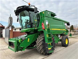John Deere T 550
