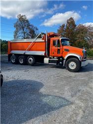 Mack GU713
