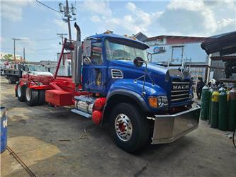 Mack Granite CV 713
