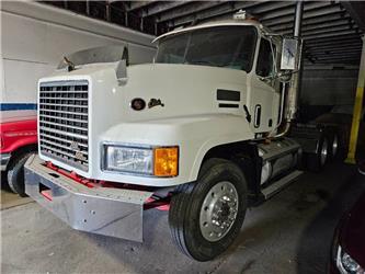 Mack CL 613