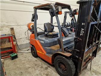 Toyota 32-8FG25