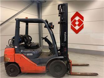 Toyota 32-8FG25