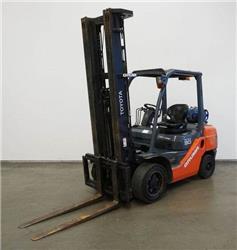 Toyota 02-8FGF30