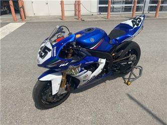 Yamaha R1