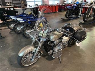 Yamaha XV1900A