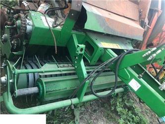 John Deere V461M - Podbieracz