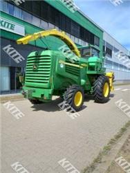 John Deere 7300