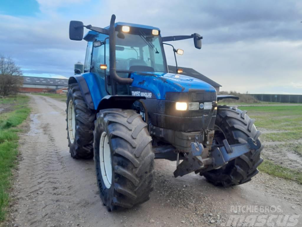New Holland TM 150 med frontlift Traktorok