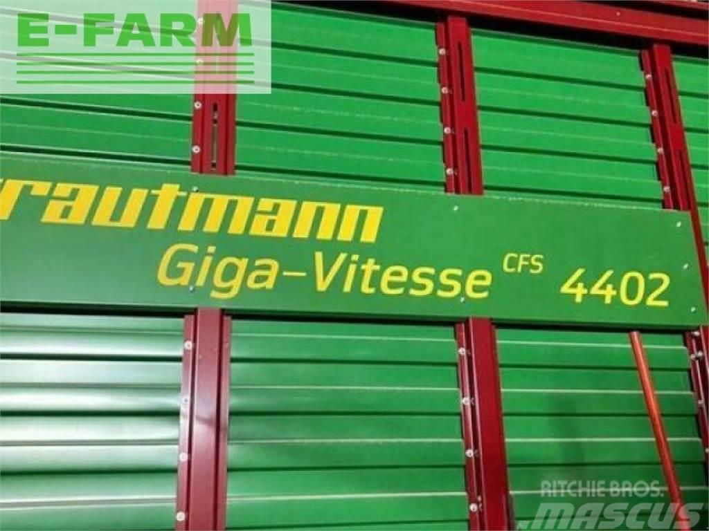 Strautmann giga-vitesse cfs 44 Gabona átrakó kocsik