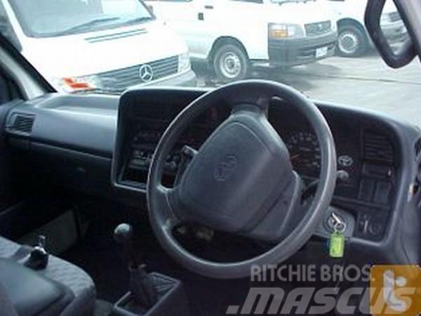 Toyota HIACE RZH103R Transporterek