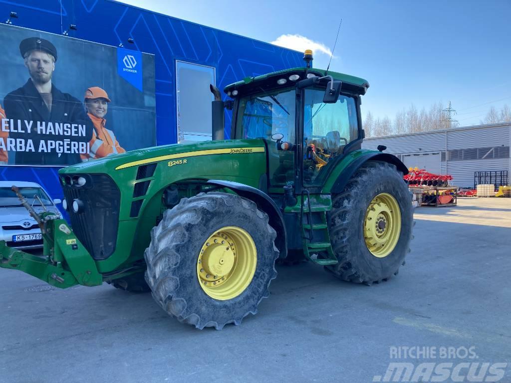 John Deere 8245 R Traktorok