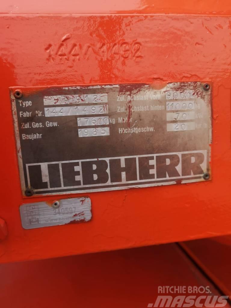 Liebherr A 912 Gumikerekes kotrók