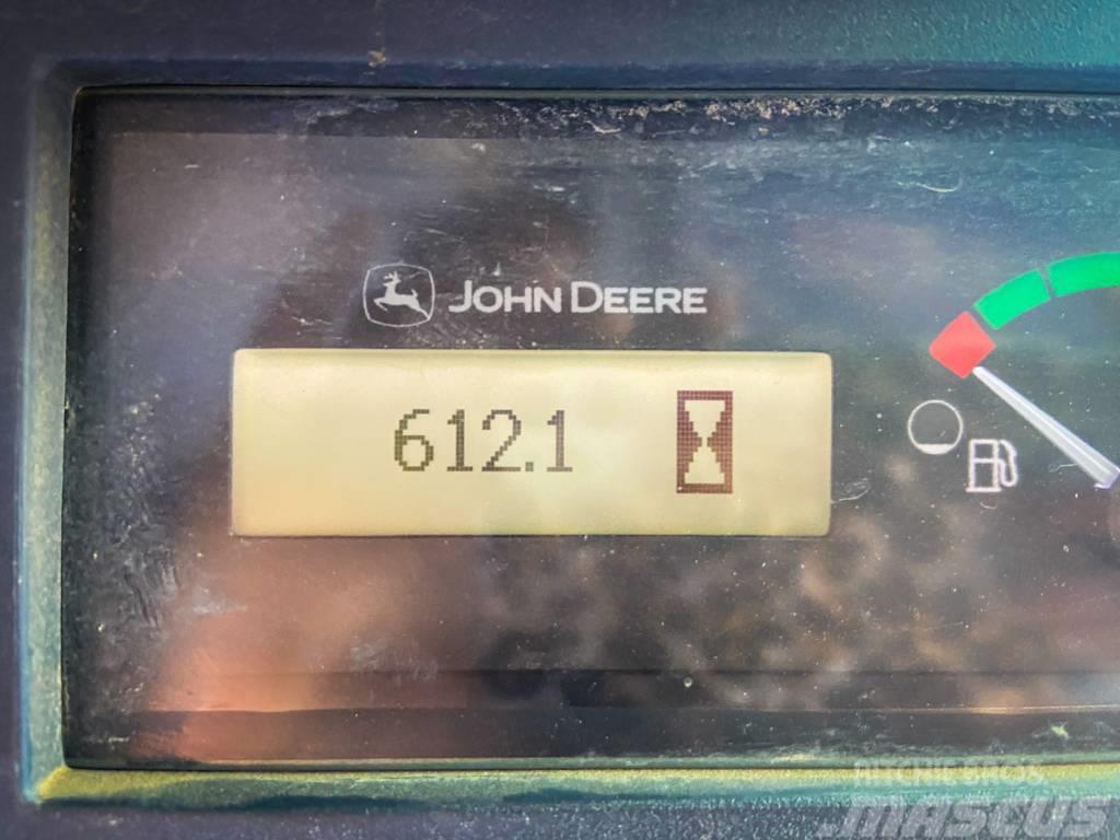 John Deere 323 E Kompaktrakodók