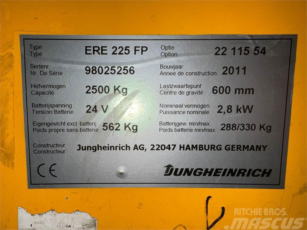 Jungheinrich ERE 225 - 2.500KG - 4.908 STD. Mini kotrók < 7t