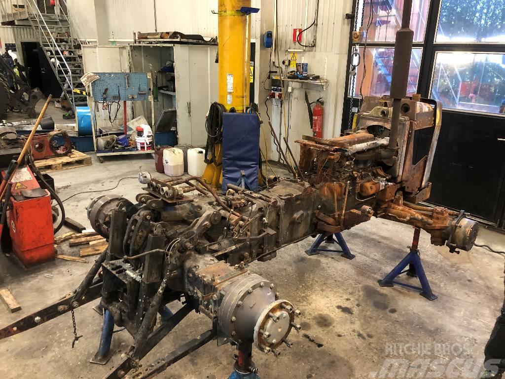 Massey Ferguson 265 4WD dismantled: only spare parts Traktorok