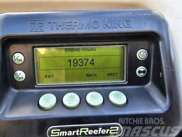 Krone SDR 27 EL4-FB, 3 AXLE FRIDGE TRAILER WITH MEAT RAI Hűtős félpótkocsik