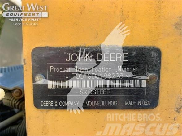 John Deere 319D Kompaktrakodók