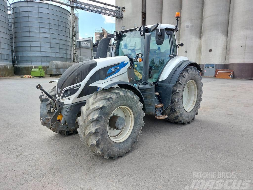Valtra T214 DIRECT Traktorok