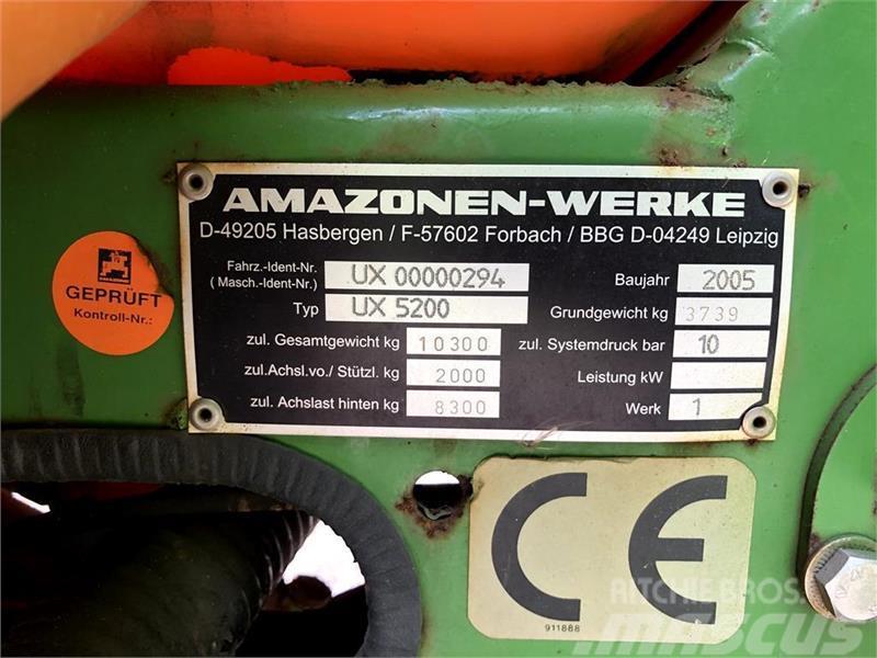 Amazone UX5200 24 meter med bom styring Vontatott trágyaszórók