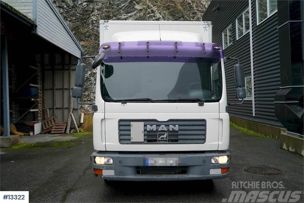 MAN TGL 8.210 Box truck w/ Zepro Lift Dobozos teherautók