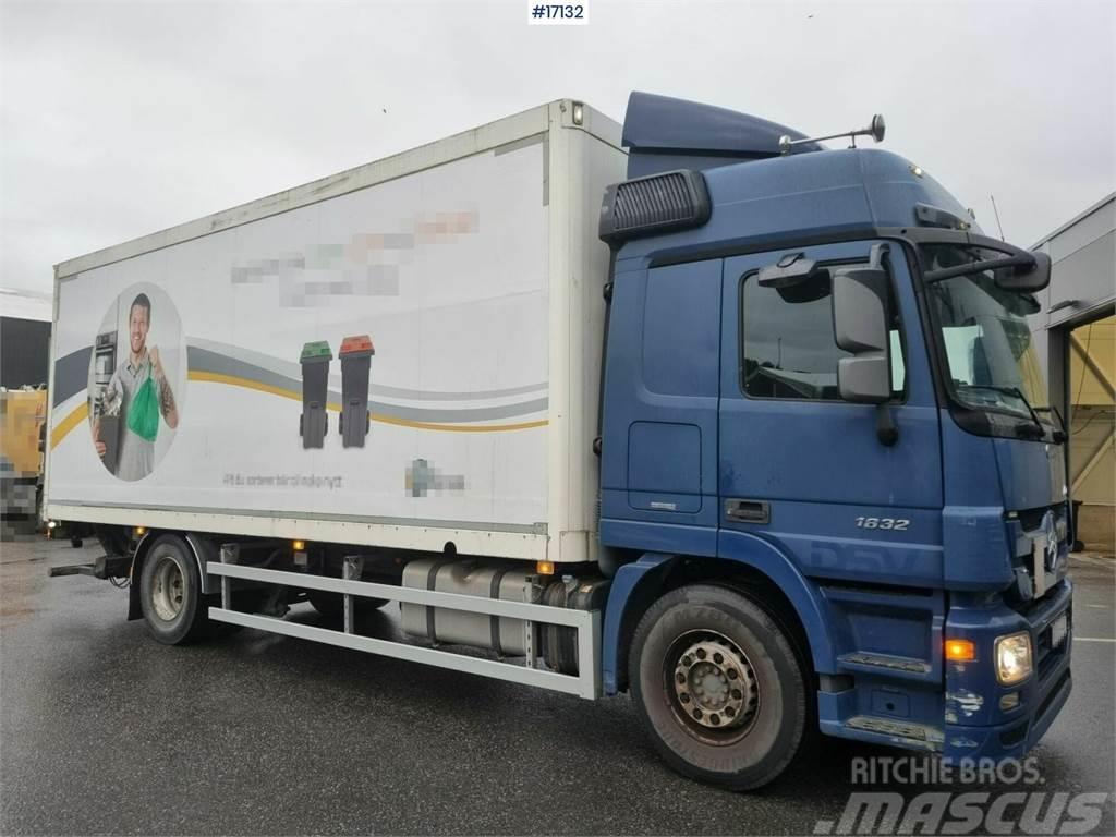 Mercedes-Benz Actros 1832 4x2 Box truck with lift and side openi Dobozos teherautók