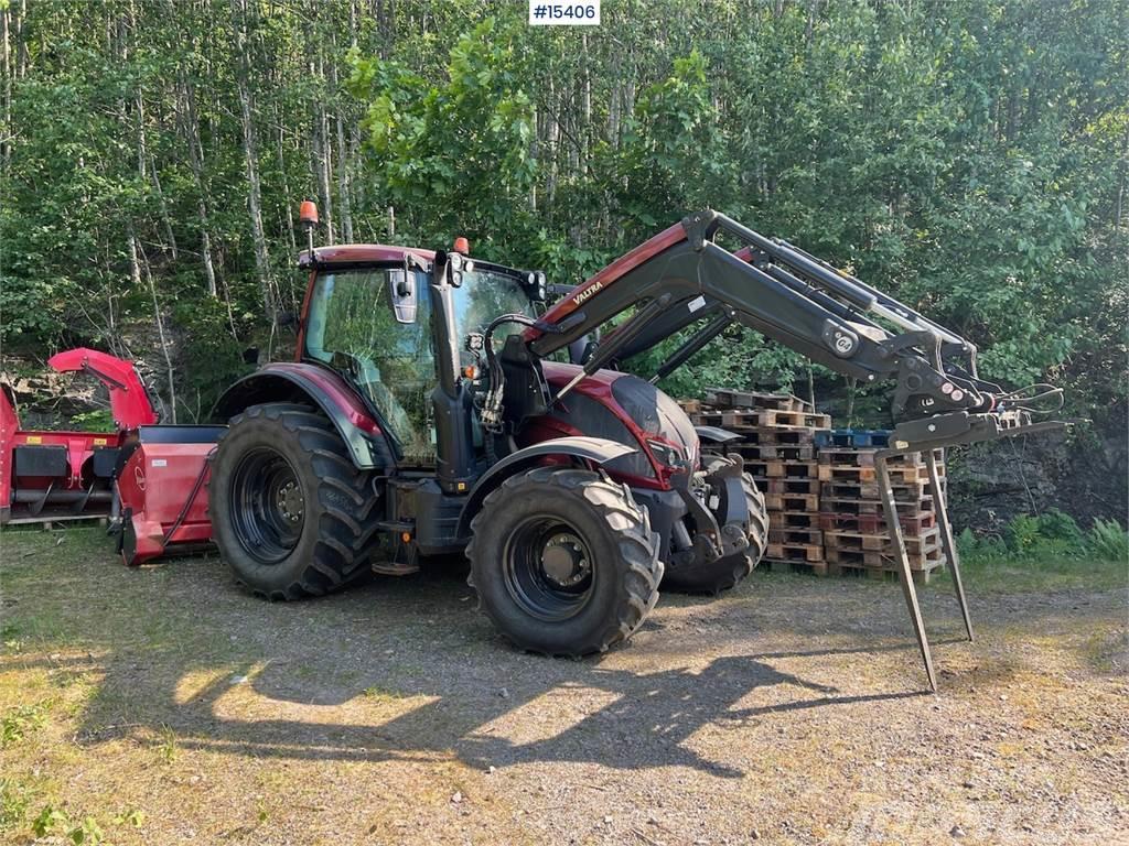 Valtra N104 w/ front loader Traktorok