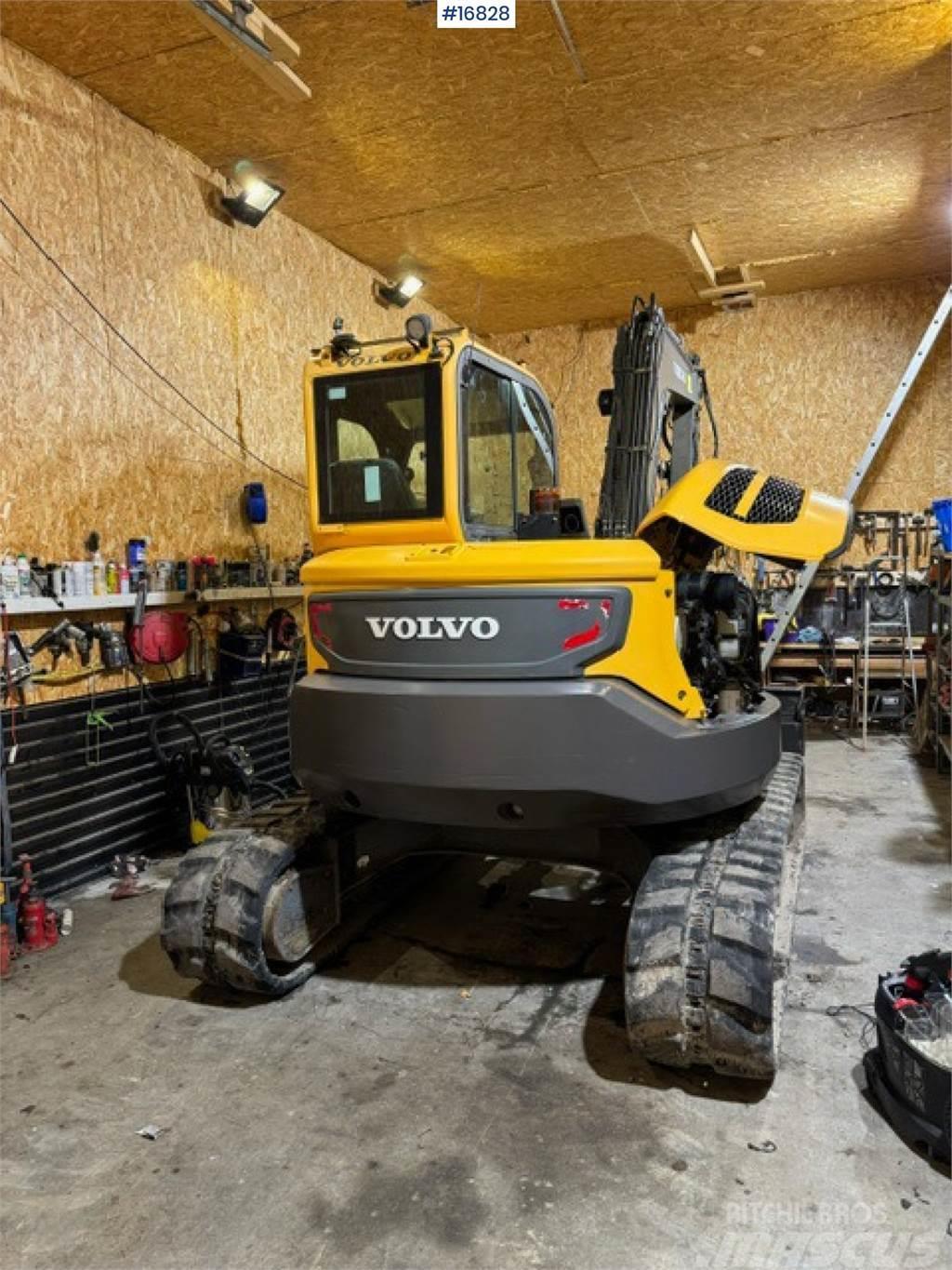 Volvo ECR88D Tracked excavator w/ bucket and tilt Lánctalpas kotrók
