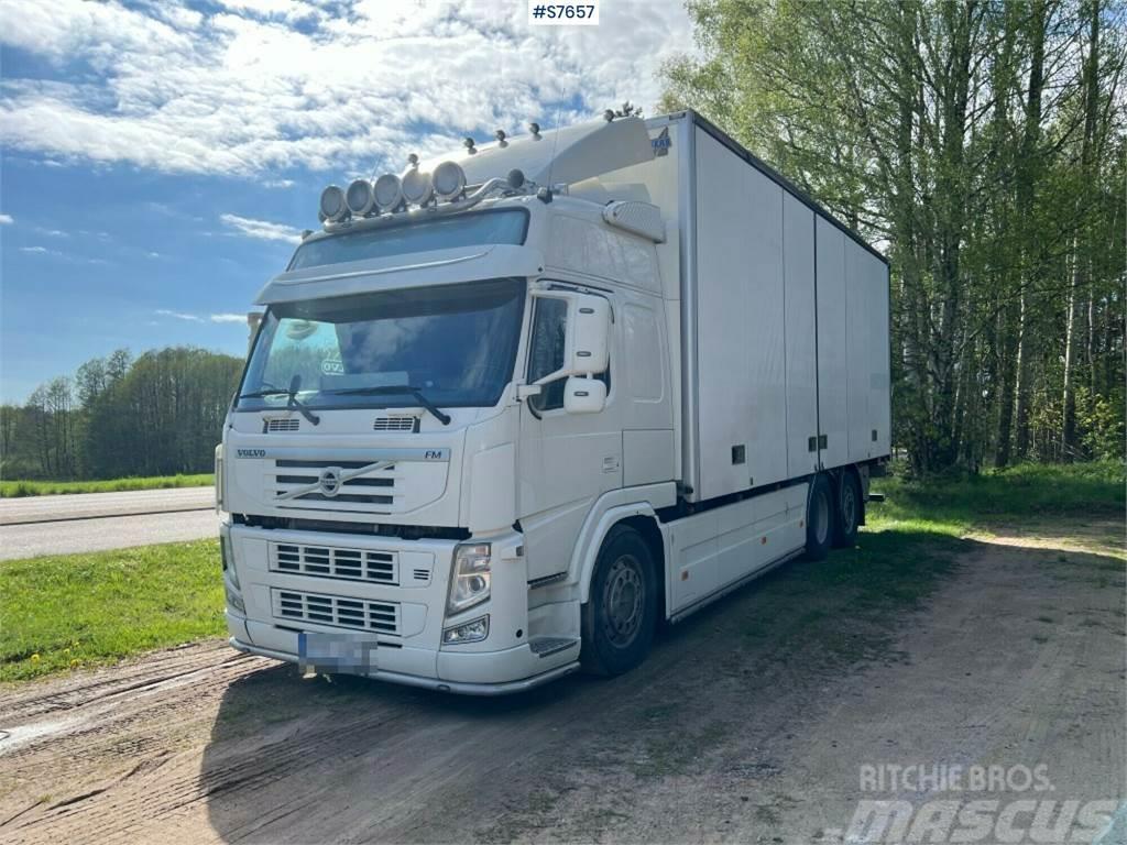 Volvo FM 6x2 Box truck with openable left side and tail  Dobozos teherautók