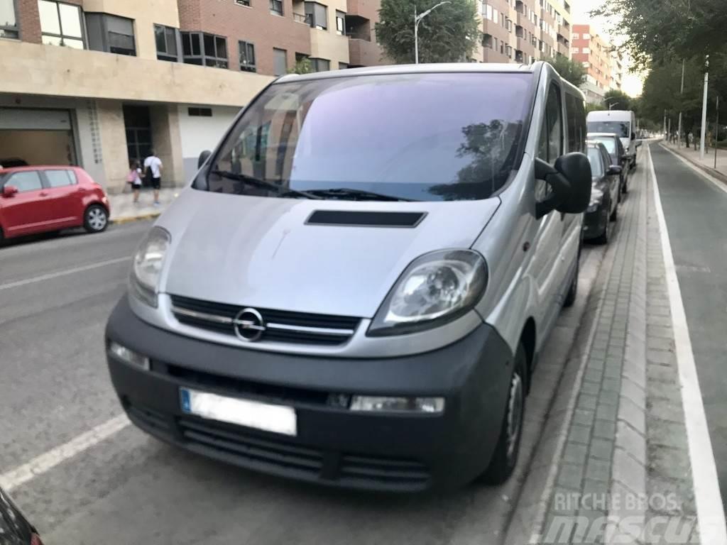 Opel Vivaro Com.6 1.9DTI Corto 2700 Transporterek