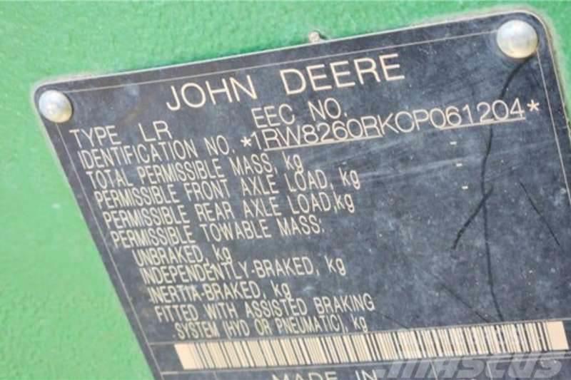 John Deere 8260R Traktorok