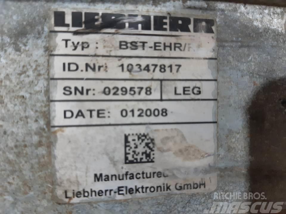Liebherr R914C Vezetőfülke és belső tartozékok
