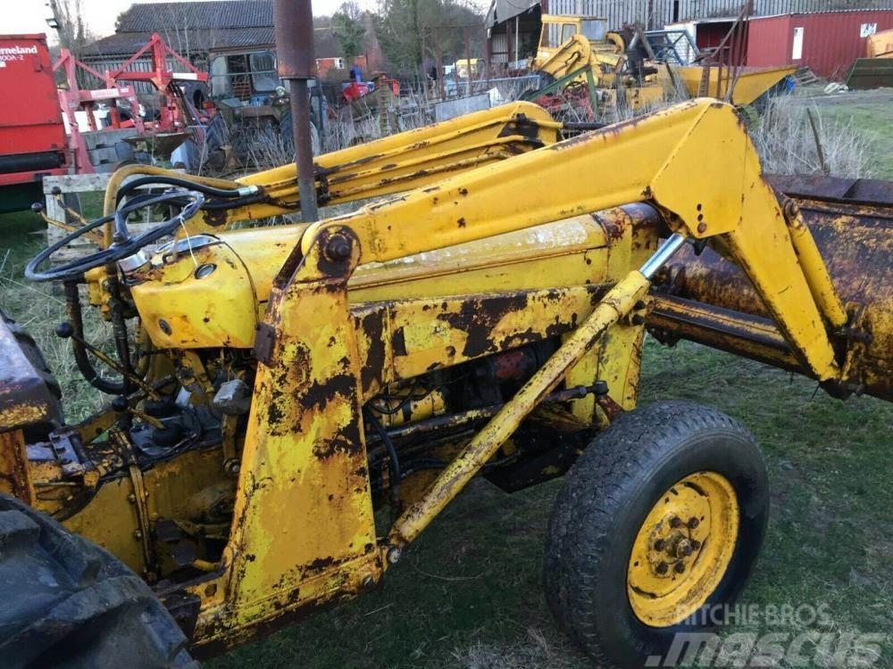 Massey Ferguson 135 Loader tractor £1750 Egyéb alkatrészek