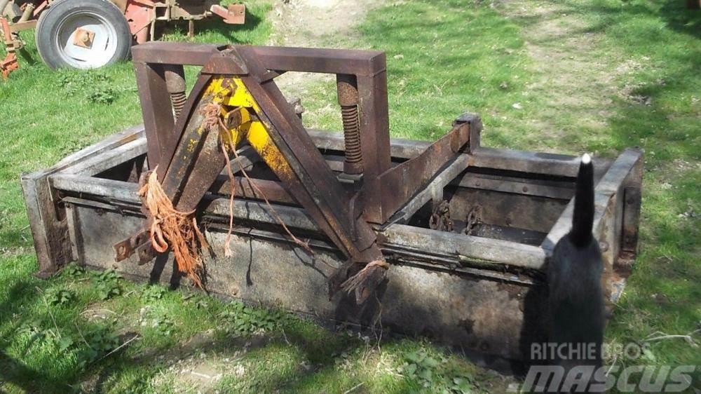  tractor mounted dung scraper £450 Nehéz boronák